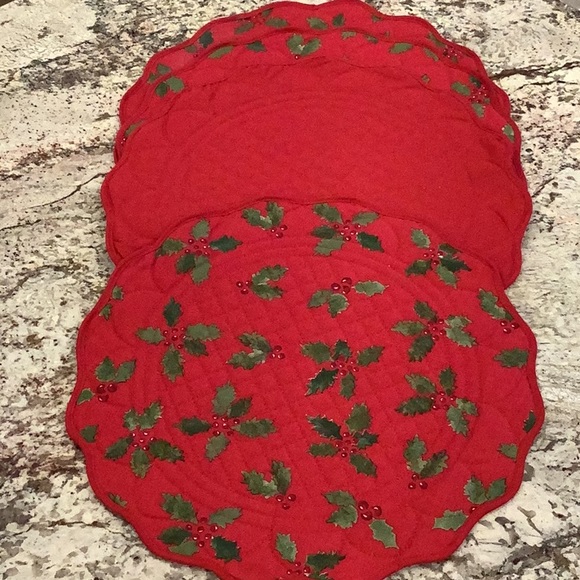 St Nicholas Square Holiday 4 Quilted Red Holly Placemats Can Be